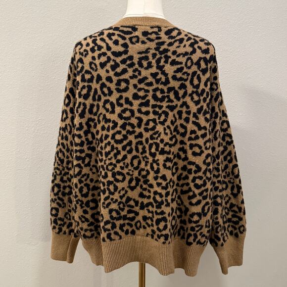 Old Navy Leopard Print V-Neck Sweater Tan Black Animal Print Pullover Large Fall - Picture 2 of 7